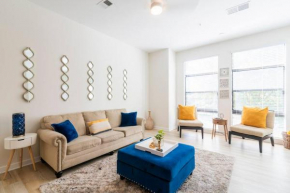 Luxury Apartment Uptown Wi-Fi Gym Pool 233